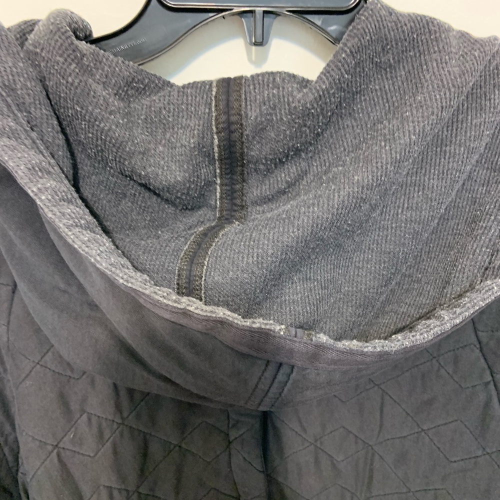 Free People Women’s (Medium) Black Quilted Jacket with Hood and zipper back. - Picture 7 of 11